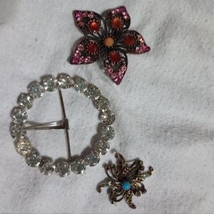 3 vintage brooches
